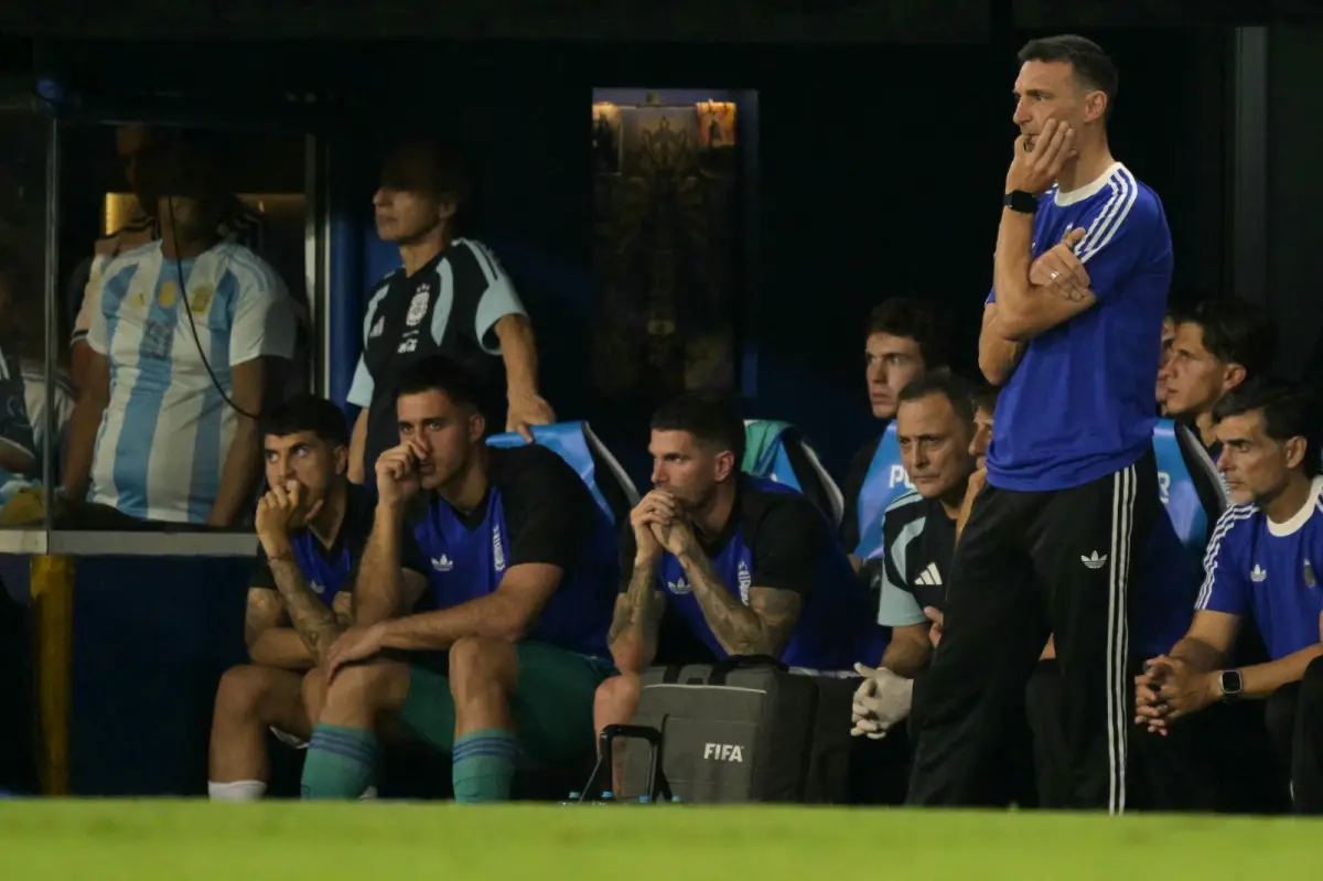 MOMENTOS CRUCIALES. Lionel Scaloni debe presentar la lista definitiva de 26 jugadores a fines de mayo y varios nombres importantes se juegan su lugar.