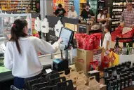 Desde abril, empleados de comercio cobrarán con aumento y bono