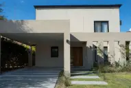 Adorni compró un departamento en Caballito por U$S 230.000 y lo financió con un préstamo de dos jubiladas