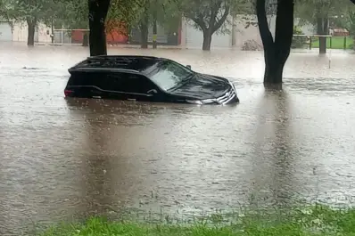 Mar del Plata: un fuerte temporal dejó barrios bajo el agua y se espera más lluvia y viento