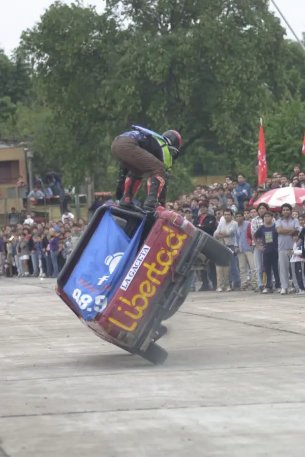 Recuerdos fotográficos: 2001. Vértigo y emoción con el acróbata “Motpaka”