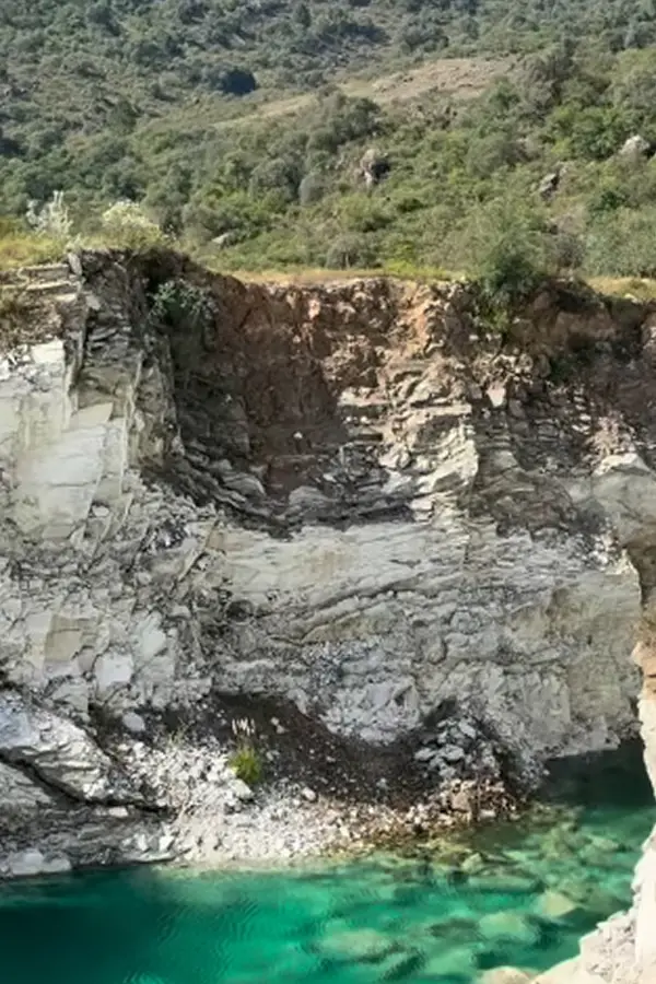 Laguna Neyem es una joya escondida en el Valle de Yacanto.