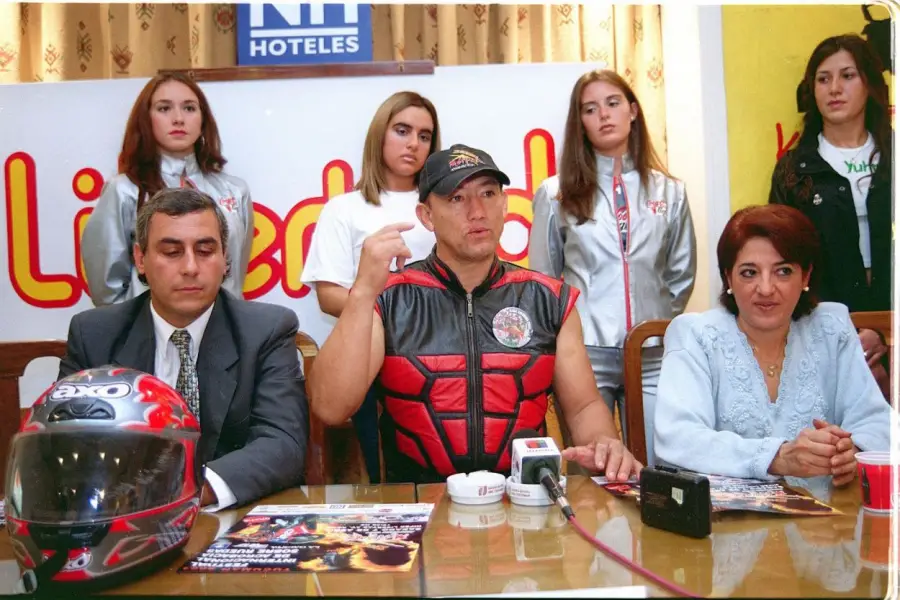 Recuerdos fotográficos: 2001. Vértigo y emoción con el acróbata “Motpaka”