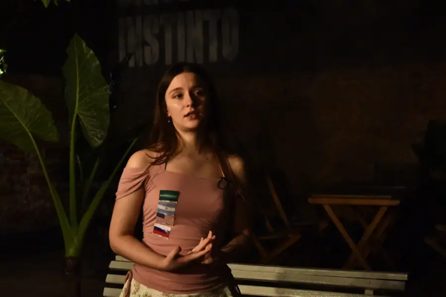 ALBA SORAIRE. Es traductora e intérprete de inglés, encontró en los idiomas una herramienta que hoy redefine el contacto con otras personas.