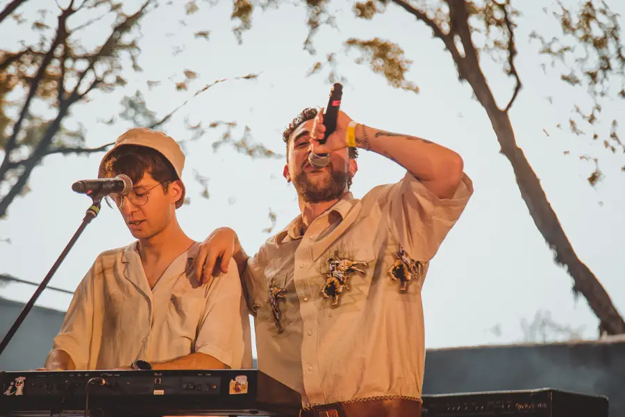 CON MAZE 2K. El músico también se desempeñó como pianista y director musical en la escena urbana local. / CORTESÍA MICHEL FONTANET