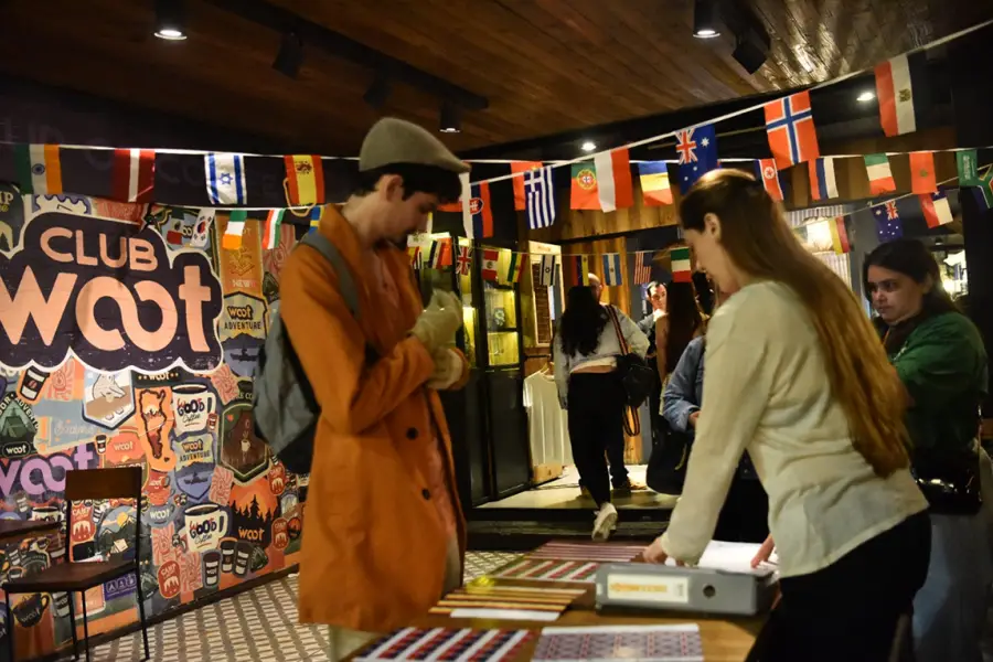 MUNDOLINGO. Las banderas indican qué idiomas habla cada participante y facilitan el inicio de las conversaciones.