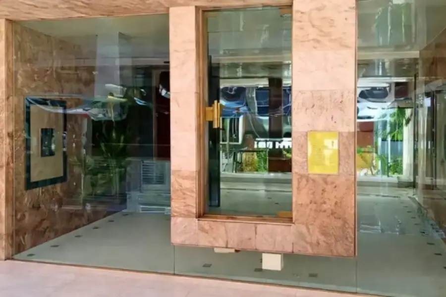 OTRA PROPIEDAD. El frente del edificio de Caballito donde Adorni compró un departamento.