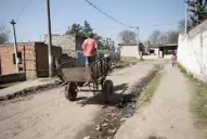 Baja la pobreza, pero con ingresos precarios