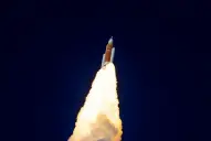 Artemis II ya orbita la Tierra, y hoy inicia su viaje a la Luna