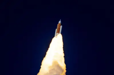 Artemis II ya orbita la Tierra, y hoy inicia su viaje a la Luna