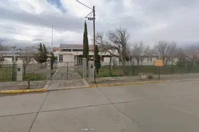 Un alumno llevó un arma a la escuela en Santa Cruz y apuntó a sus compañeros en plena clase