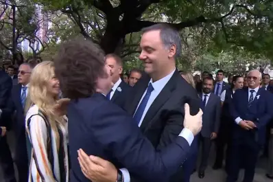 Acto por Malvinas: Javier Milei respaldó a Manuel Adorni en medio de la polémica
