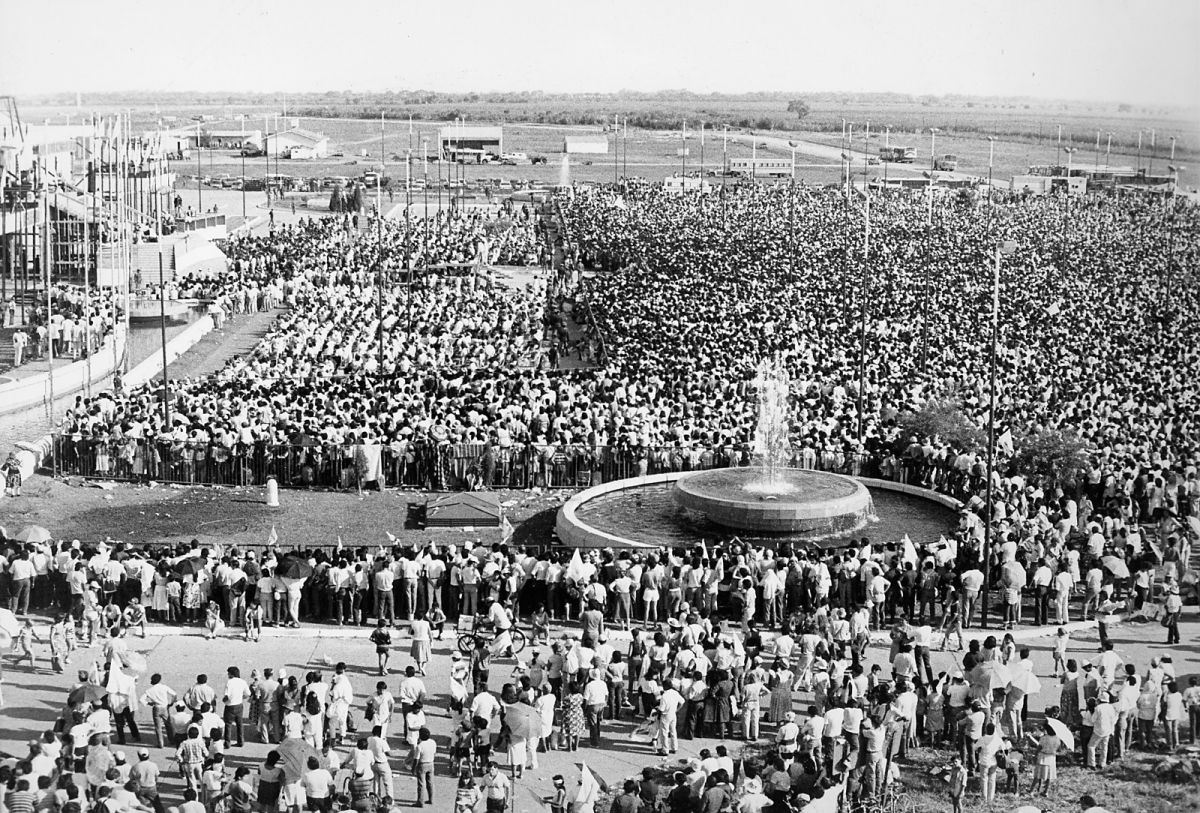 Recuerdos fotográficos: Abril 1987. Fervor tucumano y una siesta de 40 grados reciben al papa Juan Pablo II en Cevil Pozo