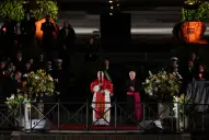 El papa León XIV recuperó la tradición de portar la cruz durante las estaciones del Vía Crucis