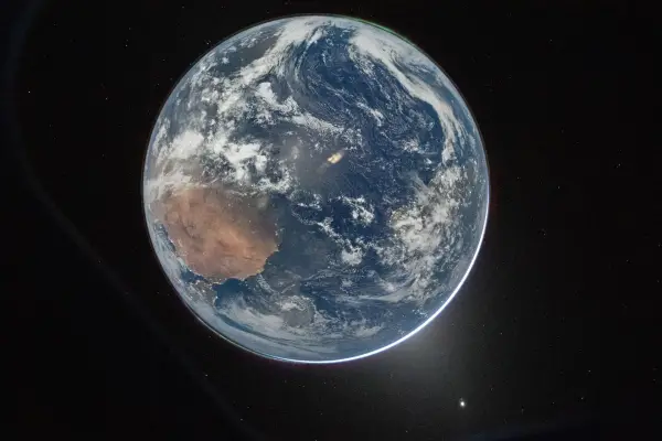 Se conocieron las primeras imágenes de la Tierra tomadas por la misión Artemis II