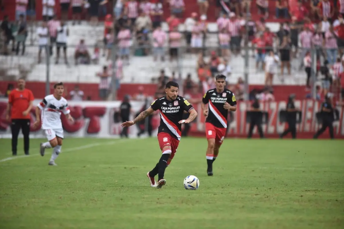 Víctor Salazar fue amonestado al inicio del segundo tiempo.