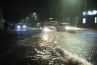 Tras una jornada de intenso calor, llegó un fuerte temporal con lluvia y viento a Tucumán