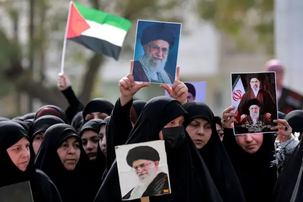 Irán ofrece recompensa por el piloto de un caza estadounidense abatido