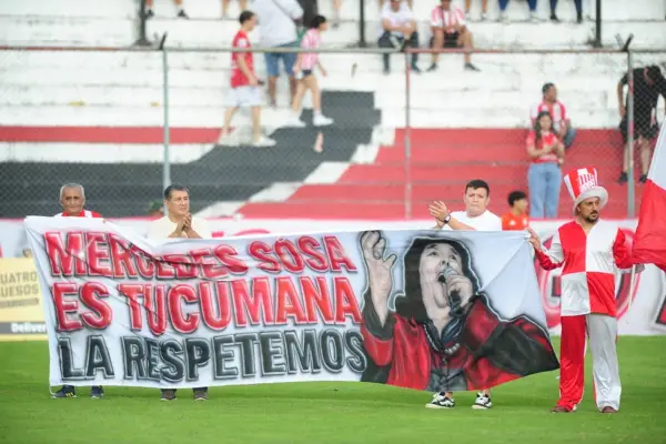 San Martín unió a Mercedes Sosa y Malvinas en una previa que emocionó a todos los hinchas