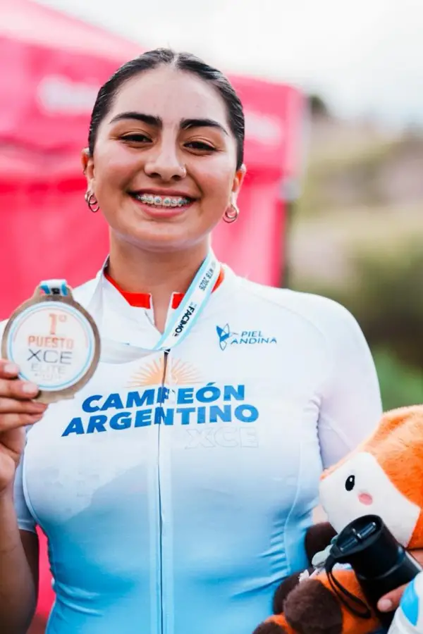 GRAN MOMENTO. Nicole Arce se consagró campeona Argentina en la especialidad Eliminator y logró el bronce en Short Track.