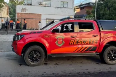 Bomberos de Tucumán rescataron a un niño de dos años que se encontraba solo en vía pública