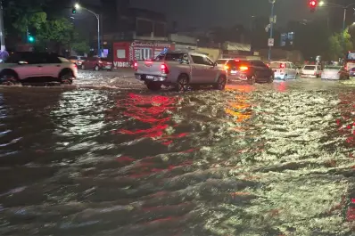 Videos del temporal que anegó las calles de Tucumán la noche del sábado