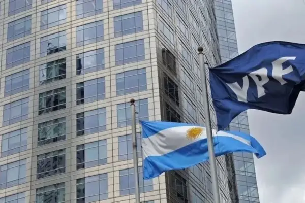 Entre las fallas de Adorni y el fallo sobre YPF