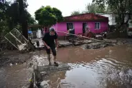 Testimonios tras el temporal en Tucumán: “El agua llegaba al pecho y había que nadar”