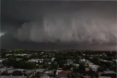 Riesgo por tormentas y vientos severos: las provincias bajo alerta naranja y amarilla
