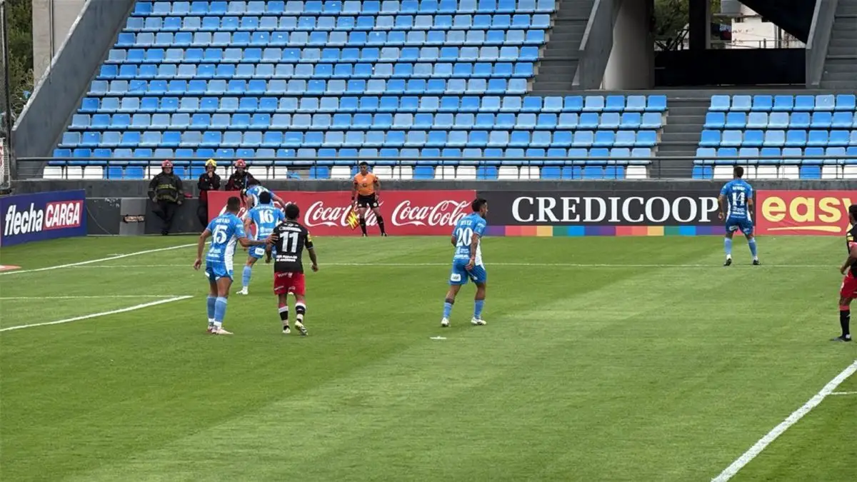 El Santo es superior en Barrio Alberdi