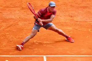 Báez no pudo con Alcaraz y se despidió de Montecarlo