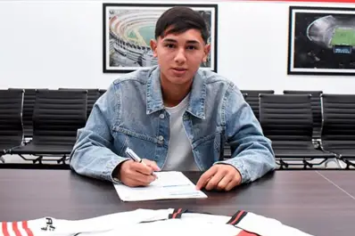 River blindó a una de sus joyas: Felipe López firmó contrato con cláusula millonaria