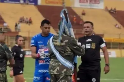 “Fue una falta de respeto muy grande”: la denuncia de un excombatiente de Malvinas contra un árbitro del Federal A