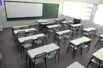 Las escuelas y las lluvias: fueron reabiertas 42; faltan 54