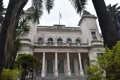 Acevedo frena la restauración de la ex Legislatura