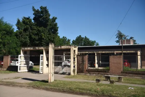 Un alumno de Tucumán entró armado a una escuela y fue reducido en clase