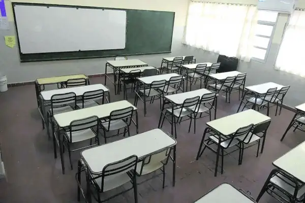 Las escuelas y las lluvias: fueron reabiertas 42; faltan 54