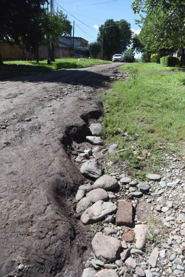 HUNDIMIENTOS. Vecinos de la zona apuntan al deterioro de calles y al mantenimiento insuficiente.