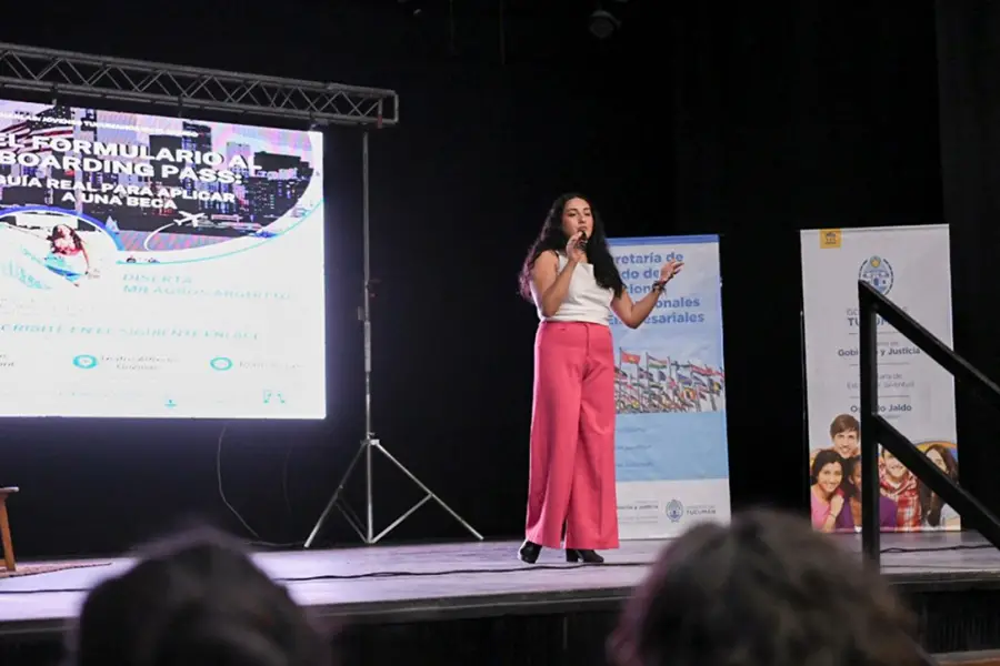 CHARLA. Milagros Arghittu encabezó la charla y dejó una idea: las becas no son solo para promedios perfectos, sino también para quienes se animan a intentar.