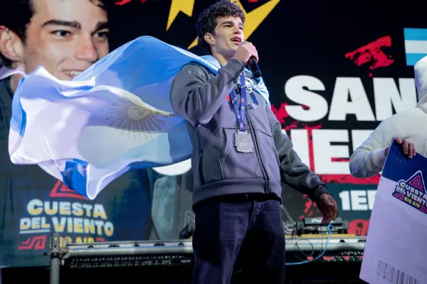 Santiago Cisneros tocó el cielo en San Juan y puso a Tucumán en la cima del kitesurf