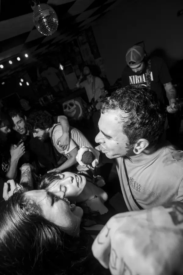 “Viva el diavlo”: el disco de Bogardus que retrata el individualismo y la hipervigilancia moderna