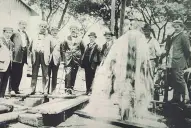 Recuerdos fotográficos: 1915. Se habilita un pozo de agua en Mate de Luna y Pellegrini