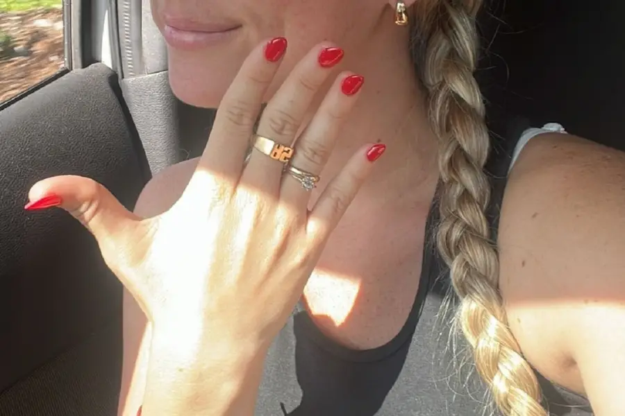 Los anillos de Solana, en primer plano.