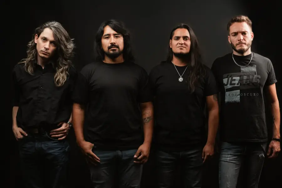 Estonia y la bandera de la independencia: Sostener una banda hoy es un desafío constante