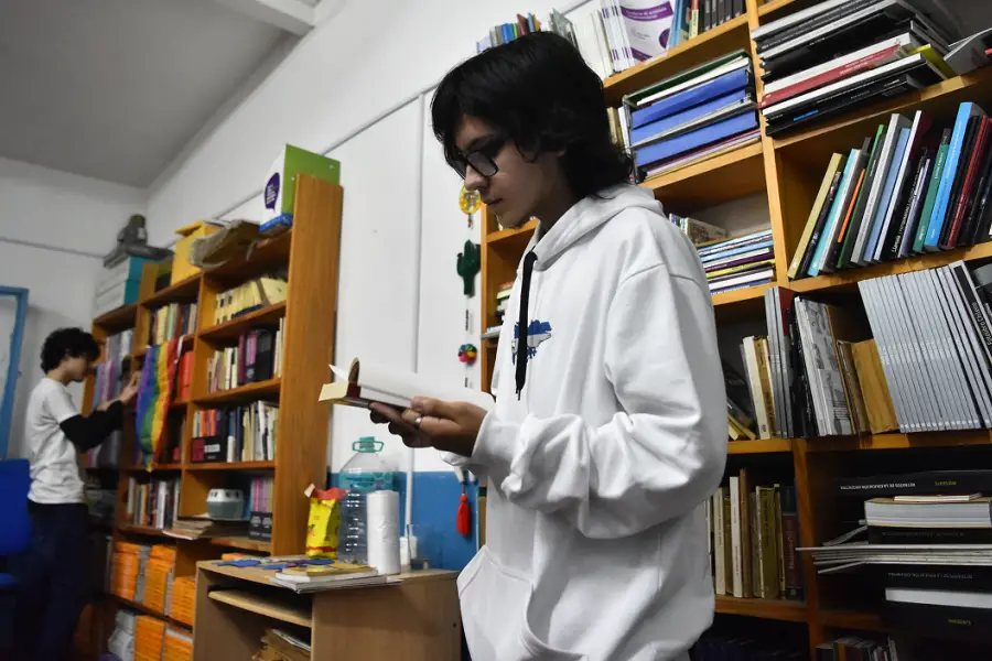 FACUNDO. Leyendo en la biblioteca Hilda Guerrero. / LA GACETA, OSVALDO RIPOLL