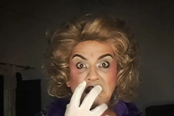 Criaturas nacidas durante noches de insomnio