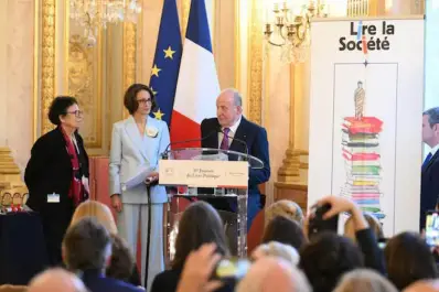 El rey emérito español Juan Carlos defiende su trayectoria