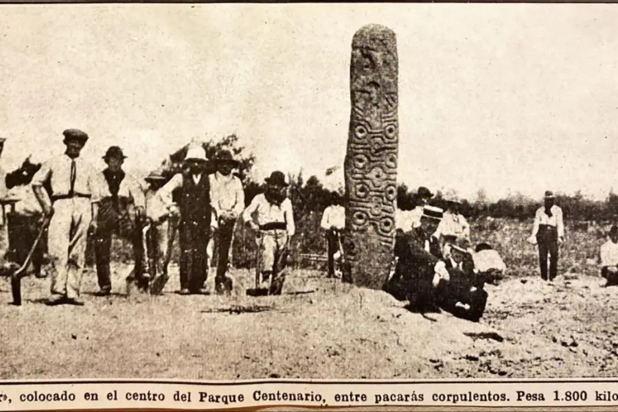 Recuerdos fotográficos: 1915. Cuando trasladaron el menhir al parque 9 de Julio