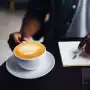 El café activa un sensor de nutrientes en el cuerpo que protege las células y podría ayudar a vivir más años