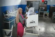 Se reanudaron los comicios en Perú, con Keiko Fujimori como favorita